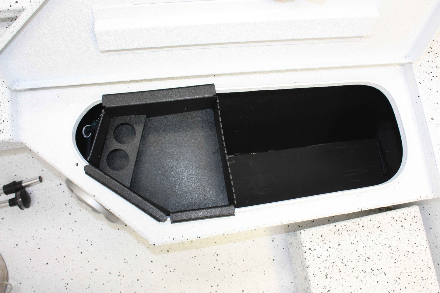 NPDX0017 XPRESS H 20 B DAY TRAY PORT AND STARBOARD COMPARTMENTS