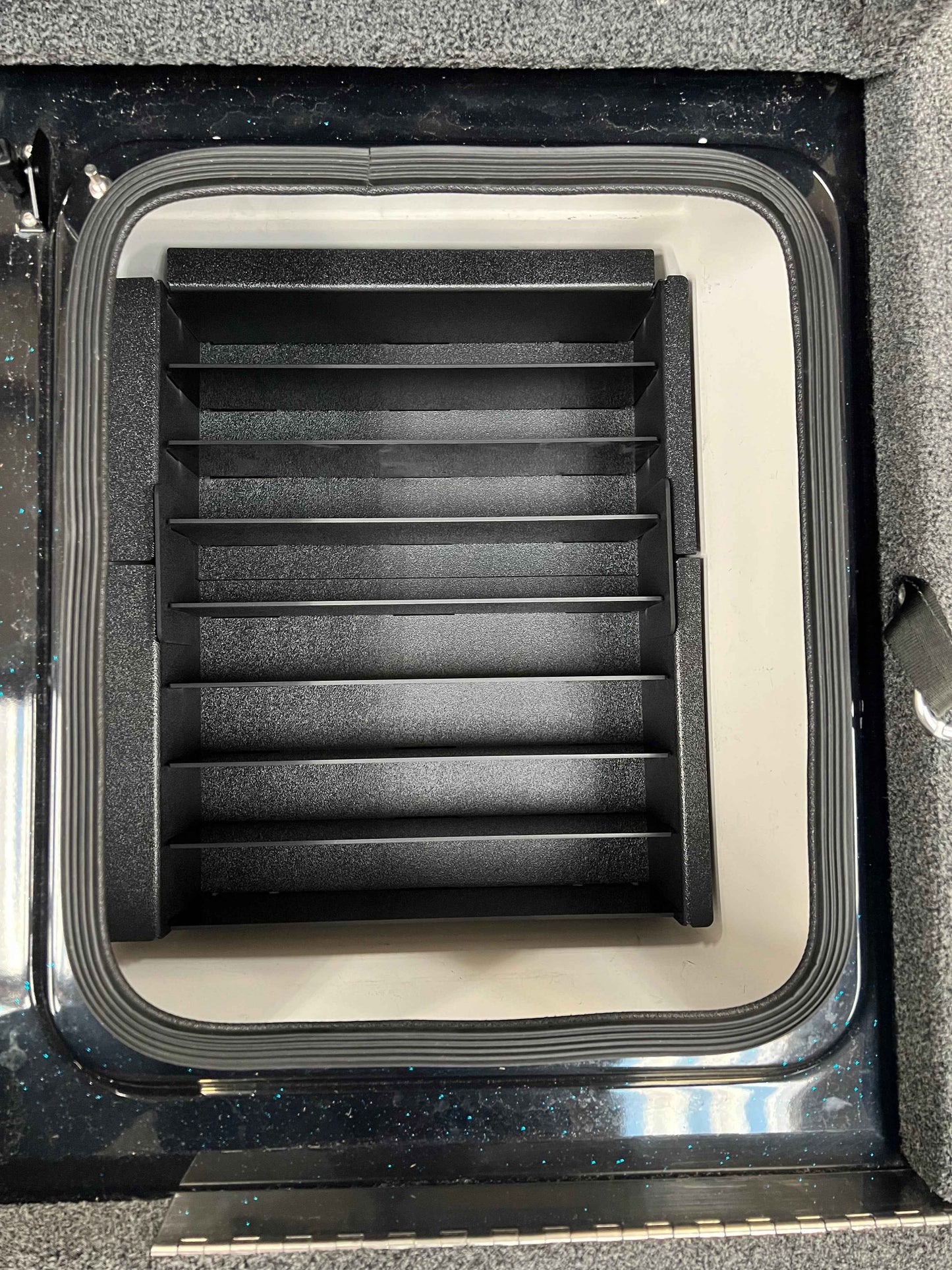 NPDBC0020 2025 BASS CAT CARACAL STS COMPARTMENT ONE TACKLE TRAY