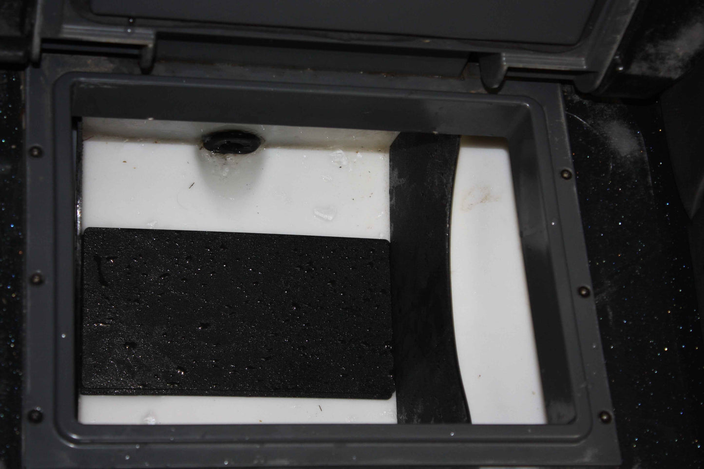 NPDSK0052 Skeeter® 2018-2023 ZX/ZXR/FXR COOLER DIVIDER