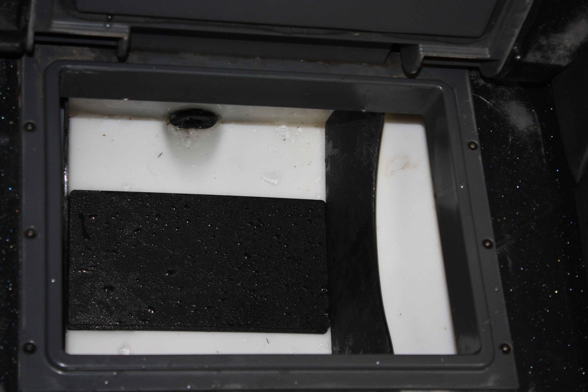 NPDSK0052 Skeeter® 2018-2023 ZX/ZXR/FXR COOLER DIVIDER