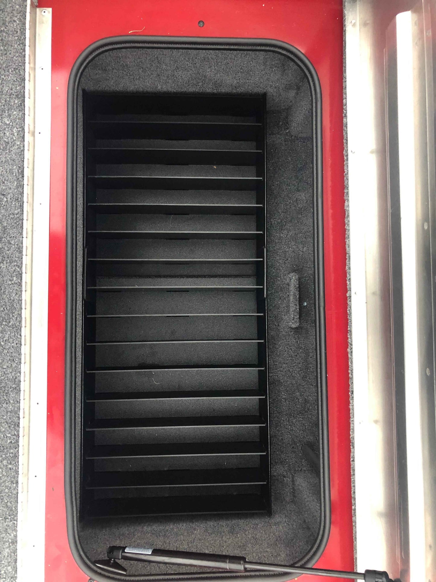 NPDTRAC0001 2022 TRACKER PRO 195 CENTER COMPARTMENT PLANO TRAY/SOFT PLASTICS