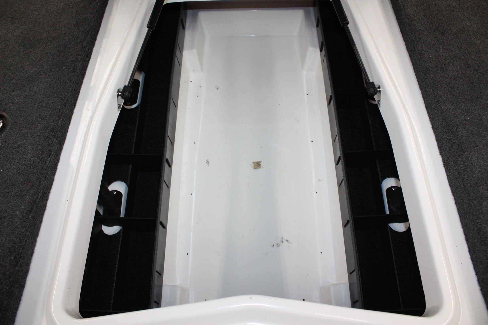 NPDSK0059 2023 - Current Skeeter® ZXR 19 CENTER COMPARTMENT SOFT PLASTICS ORGANIZER SET