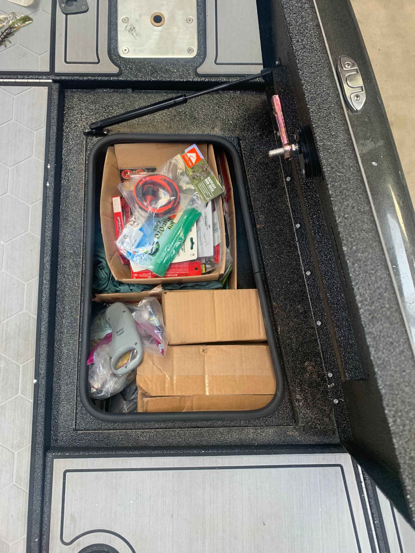 NPDAVD0002 AVID 2022 20XB STARBOARD STORAGE COMPARTMENT