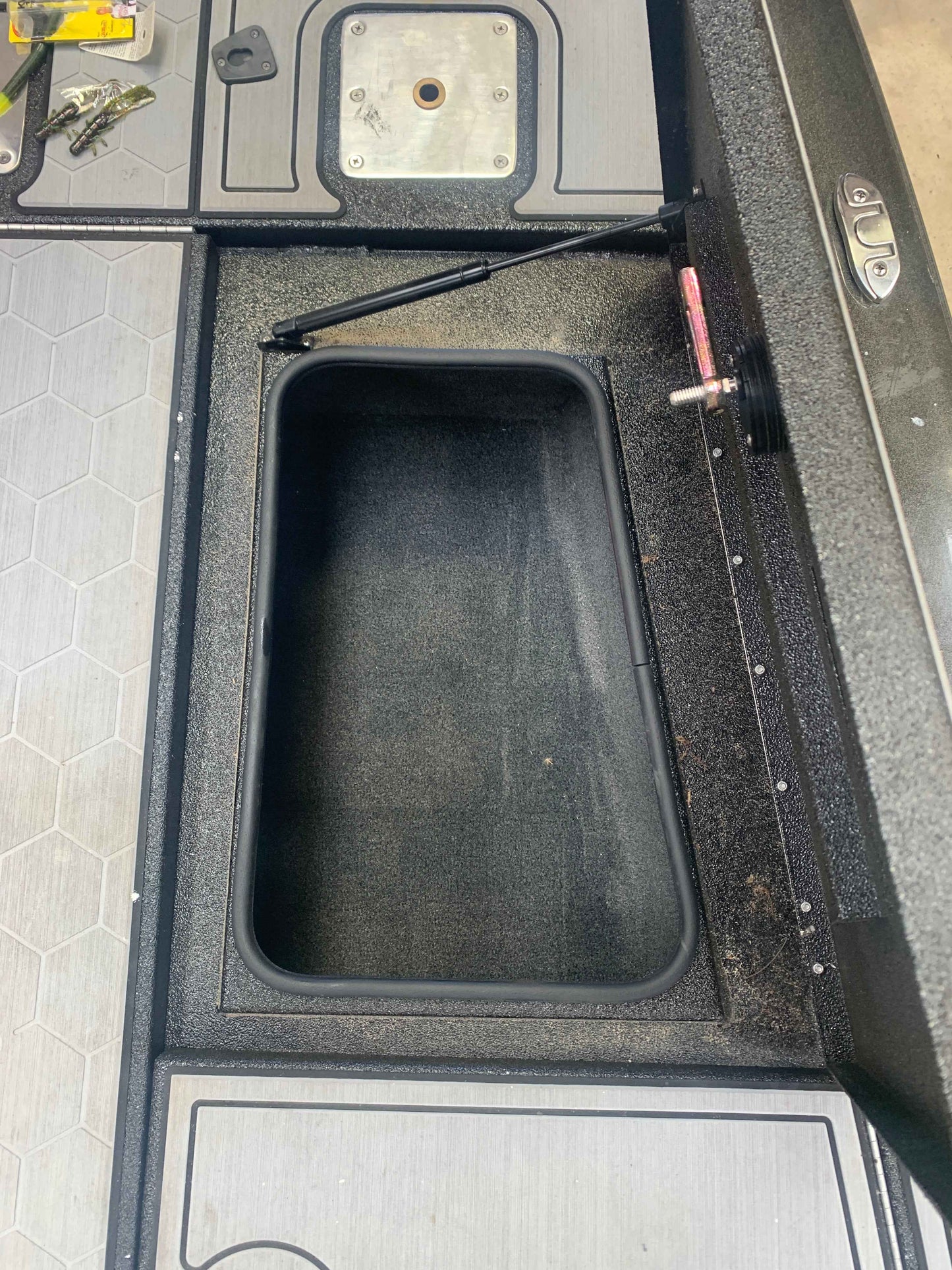 NPDAVD0002 AVID 2022 20XB STARBOARD STORAGE COMPARTMENT